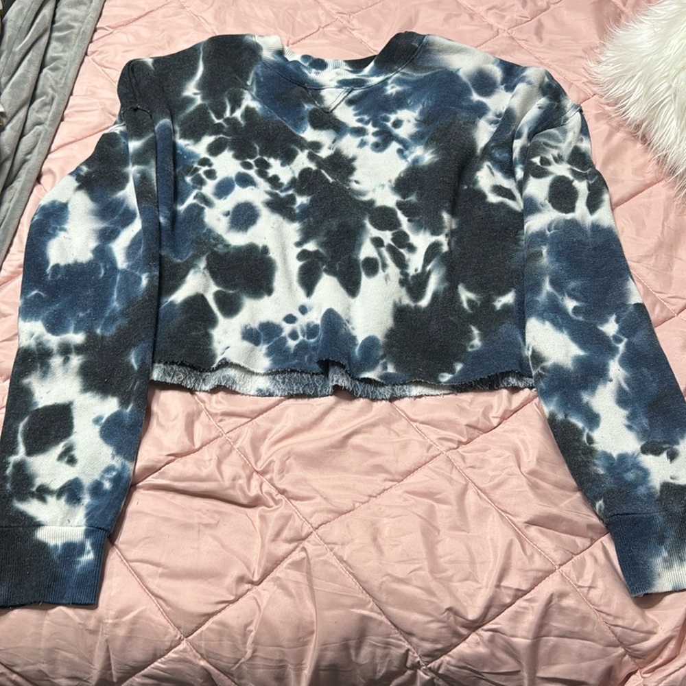 Cropped crewneck